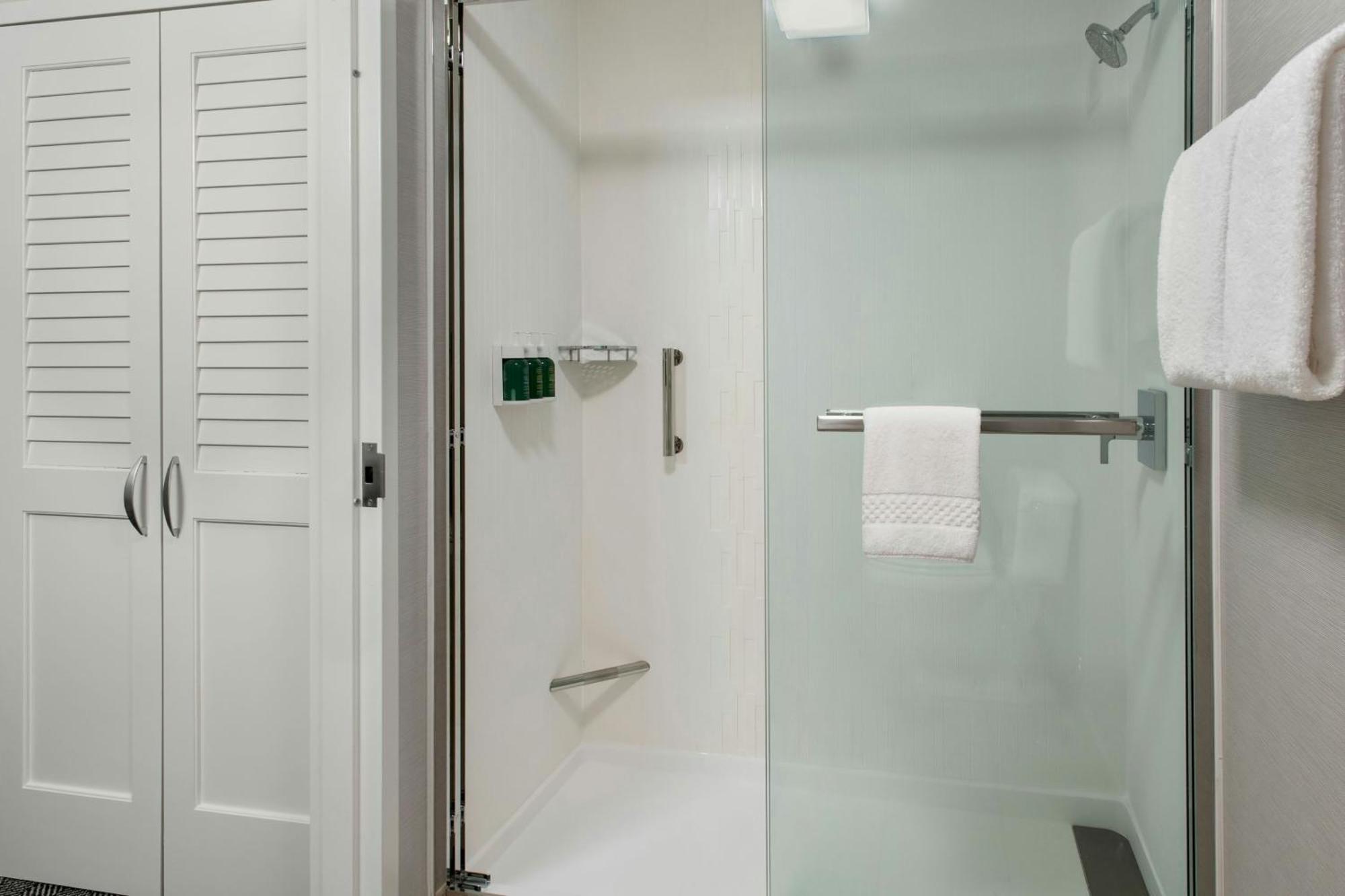 Courtyard By Marriott Silver Spring North/White Oak Buitenkant foto